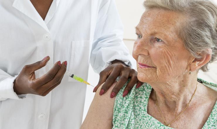 Eksperci ds. Zdrowia wzywają do zawieszenia szczepień Pfizer wśród osób starszych po zgonach w Norwegii