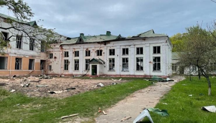 Pierwsza Dama  – Rosja celowo zbombardowała szkoły w ukraińskim Nowogrodzie Siwierskim